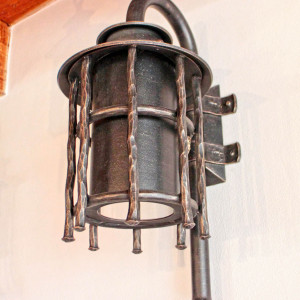 Záhradné nástenné svietidlo BABIČKA - kovaná lampa (SE5014)