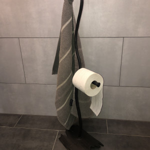 Dizajnový stojanový držiak na toaletný papier a uterák (DTP-04)