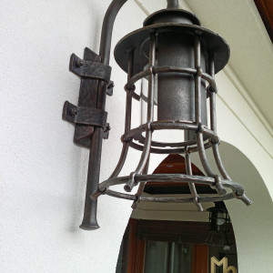 Kované nástenné svietidlo  KLASIK ZVON - exteriérová lampa (SE0410)