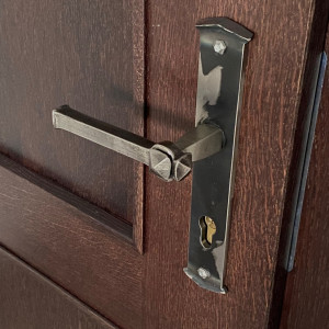 Wrought-iron handles and backplates (DPK-195)