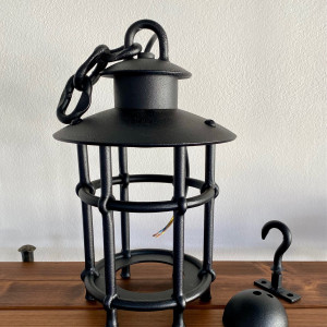 A wrought iron hanging light Classic/T