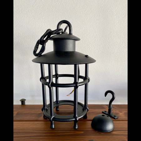 A wrought iron hanging light Classic/T