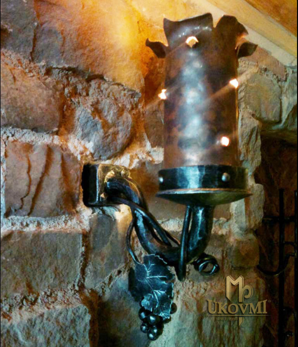 Nástenné kované svietidlo - interiérová historická lampa (SI7000)