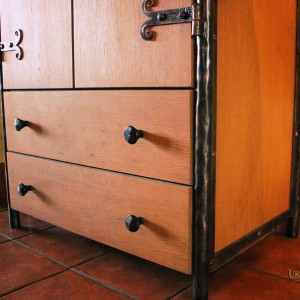 Kovaná skriňa so zásuvkami - kovaný nábytok (SK-01)
