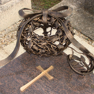 A wrought iron wreath (SV-80)