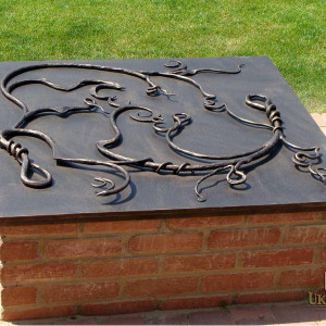 A wrought iron well cover (DPK-37)