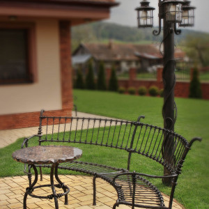 Kovaný stôl - luxusný záhradný nábytok  (NBK-111)