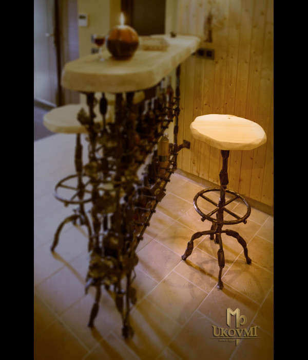 Kovaná barová stolička - kovaný nábytok (NBK-116)