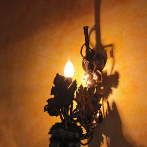 Nástenná kovaná lampa - VINIČ S HROZNOM - interiérová lampa (SI0201)