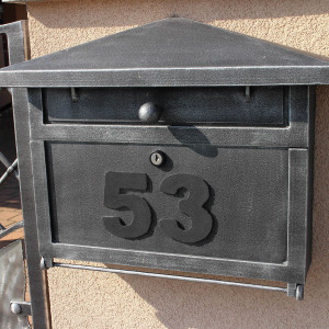 A letterbox (DPK-32)