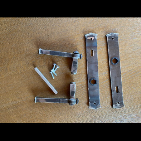 Kované kľučky + štítky (DPK-195)